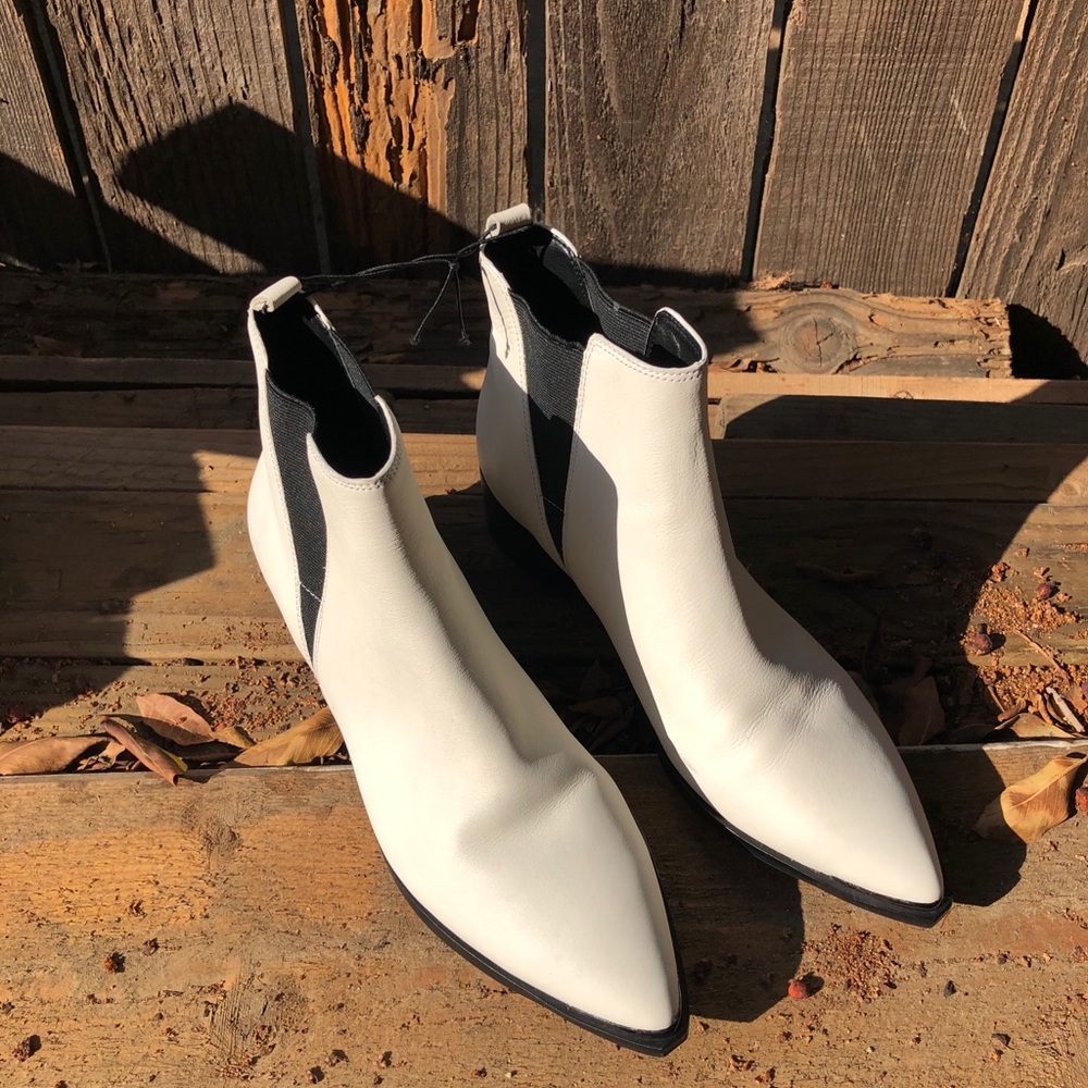 Marc Fisher LTD Yale Pointy Toe Chelsea Boot, 7.5